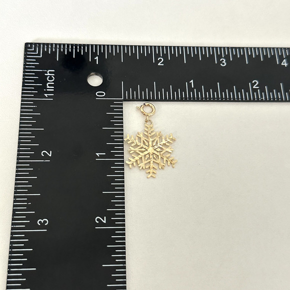 14K Solid Yellow Gold Vintage Winter Snowflake Charm Pendant - Picture 5 of 11